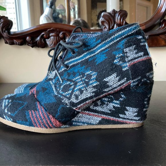 TOMS Lace Up Wedges Aztec - Picture 3 of 6